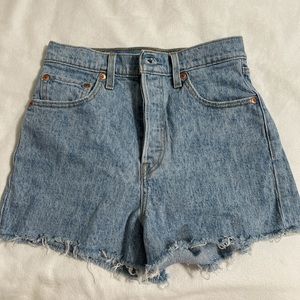 Levi’s Ribcage Shorts in Tango Tumble